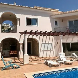 lovely-burgau-villa-just-3-mins-walk-from-beach.hotelaalgarve.com/