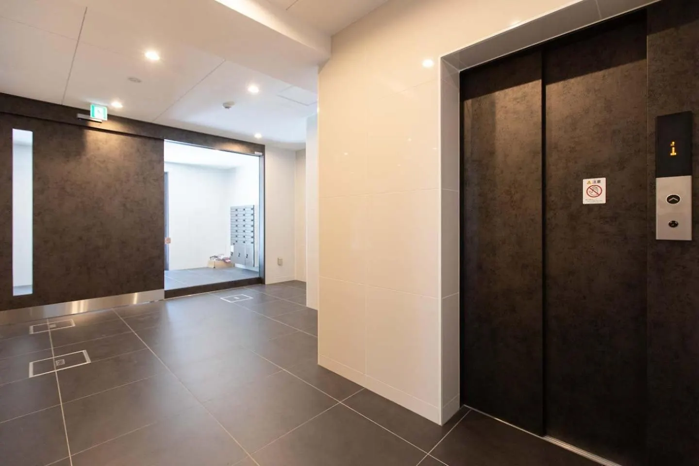 Art Shin-Osaka West Apartment