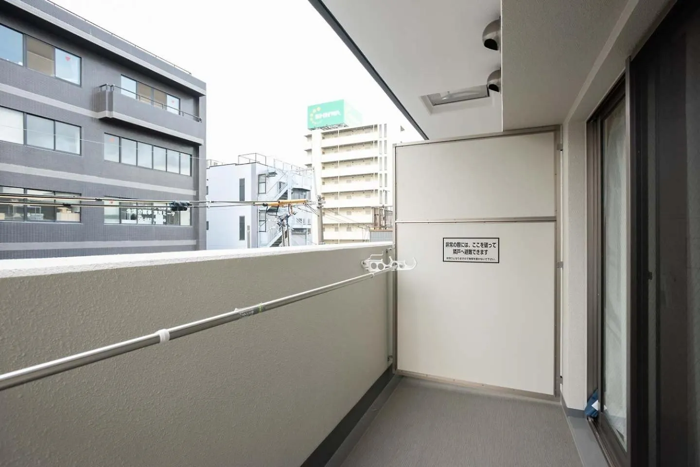 Art Shin-Osaka West Apartment